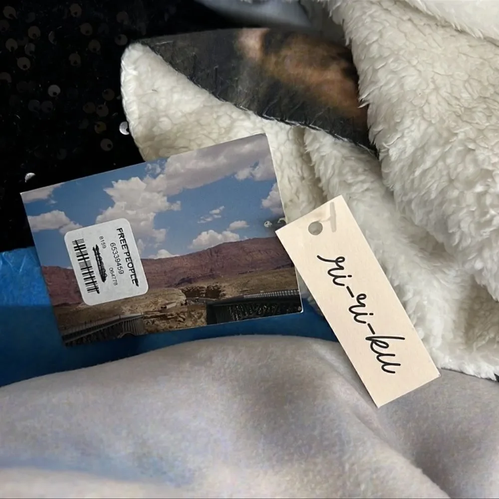Free People Ri-Ri-Ku x FP Bridges photo Sherpa Blanket